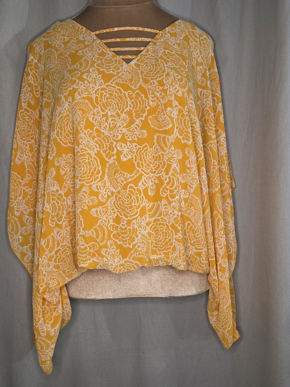 Women's Yellow Floral V-Neck Strappy Top By Cato Size XL
